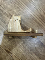 Hand-Carved Wooden Cat Figurine: Rustic Phone/Tablet Stand – product photo 6